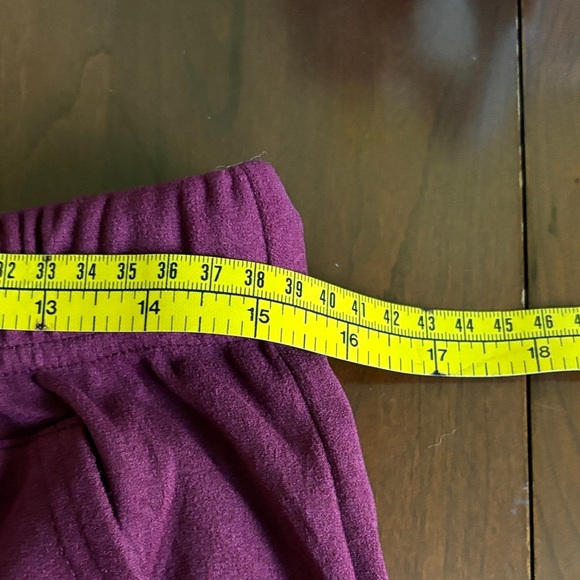 Burgundy Lounge Set with Button Detail.
Soft & cozy 
Perfect for travel - Picture 9 of 11